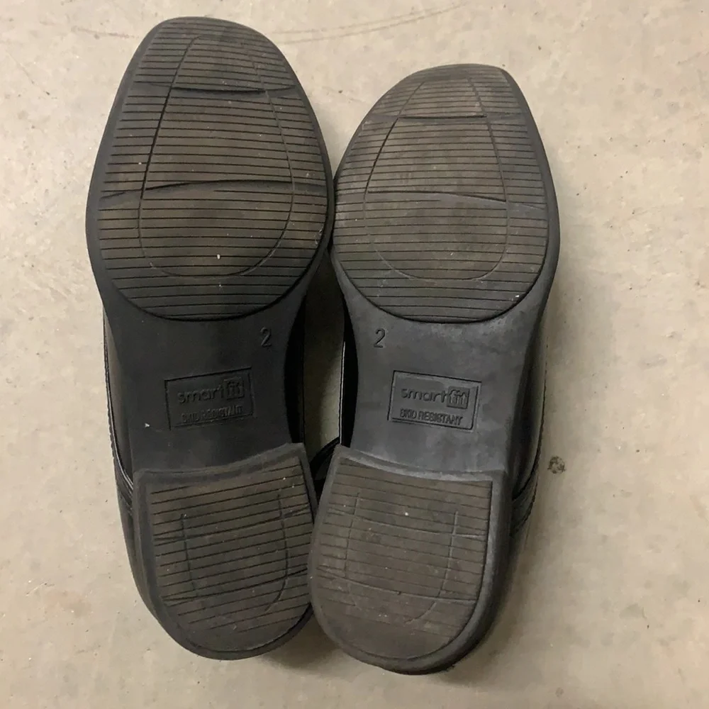 Boys black square toe dress shoes size 2